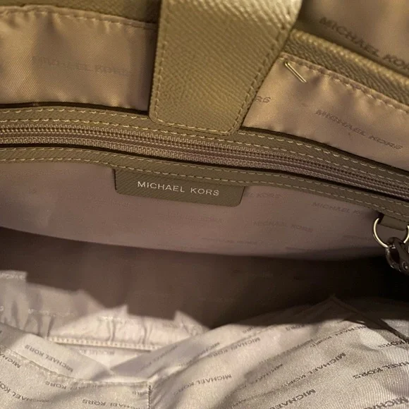 Michael Kors Tote Bag - Sale Price includes free shipping! - Picture 10 of 15